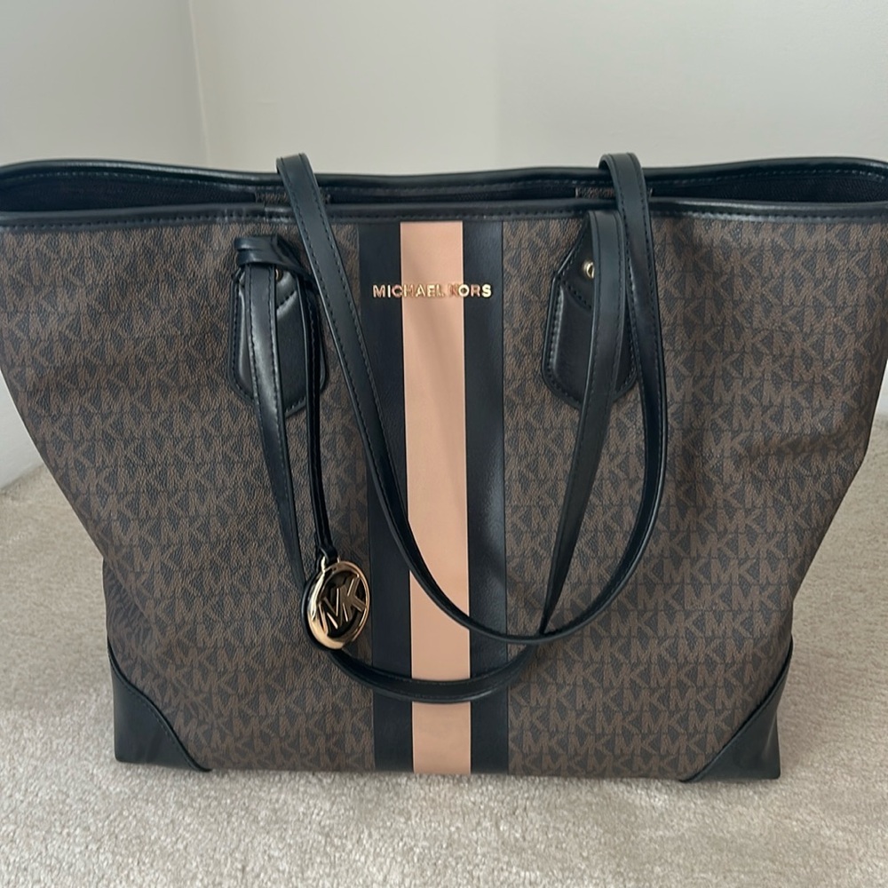 Michael Kors Eva Large Signature Tote